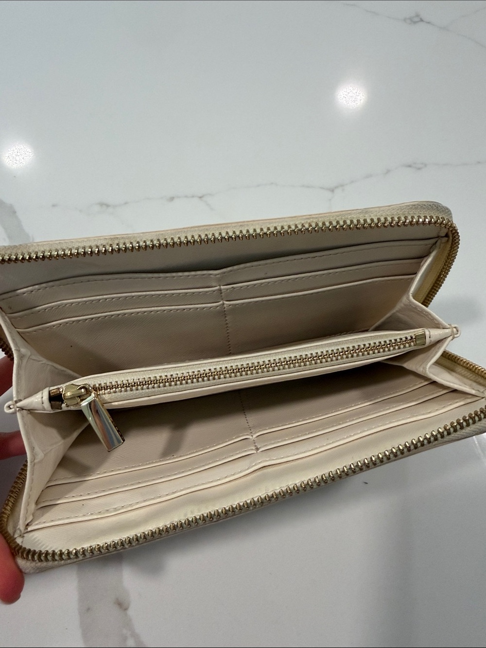 Tory Burch Pearl Cream Zip-Around Wallet with Gold Logo - Picture 2 of 2